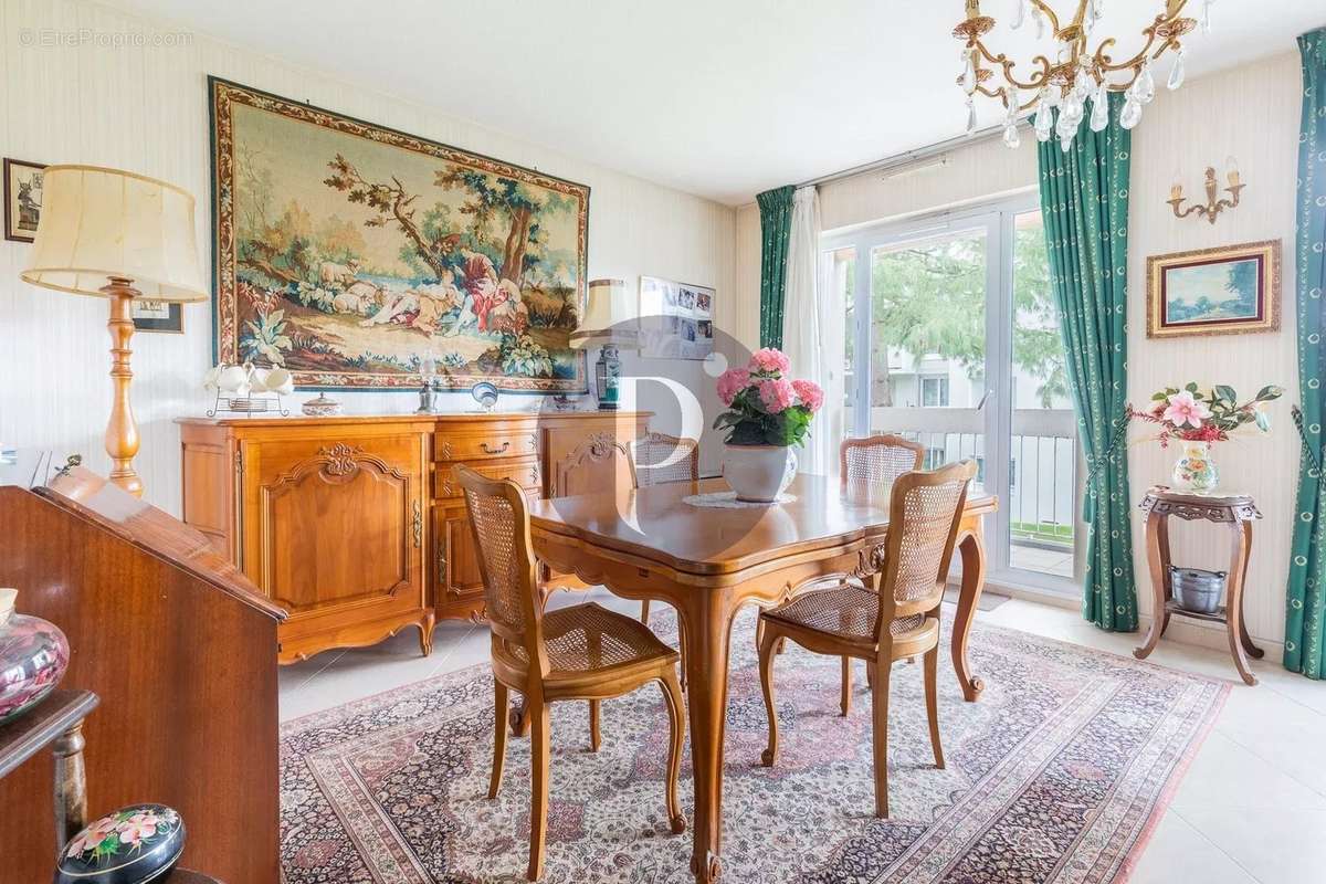 Appartement à VERRIERES-LE-BUISSON