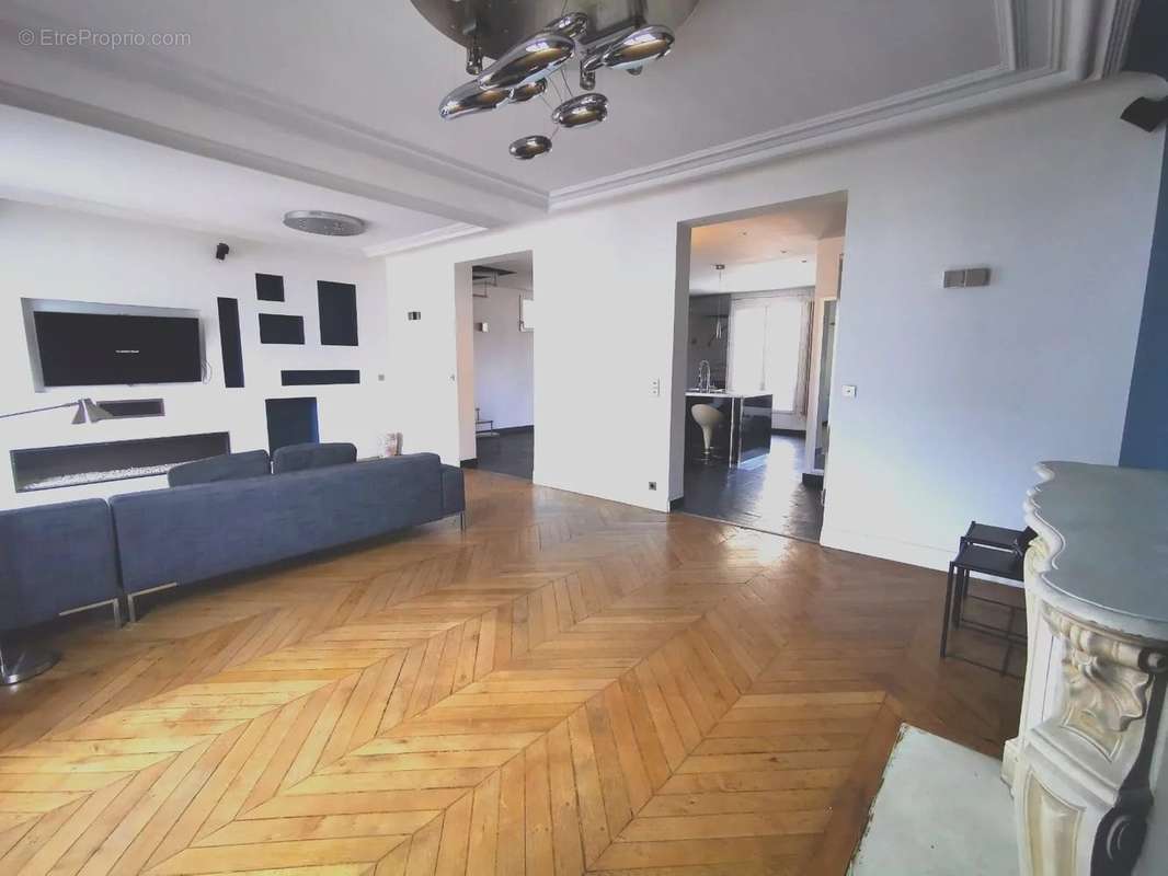 Appartement à PARIS-8E