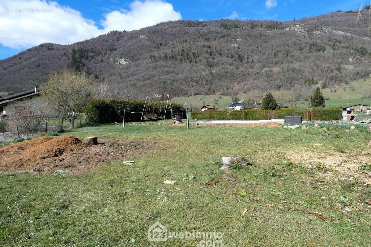 Découvrez ce terrain constructible totalement plat de 767m².. - Terrain à MARLENS