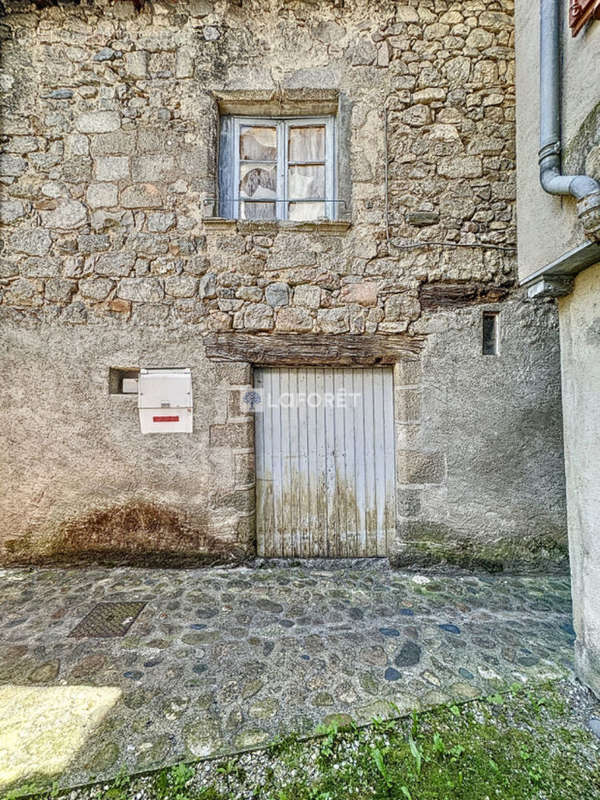 Maison à ENTRAYGUES-SUR-TRUYERE