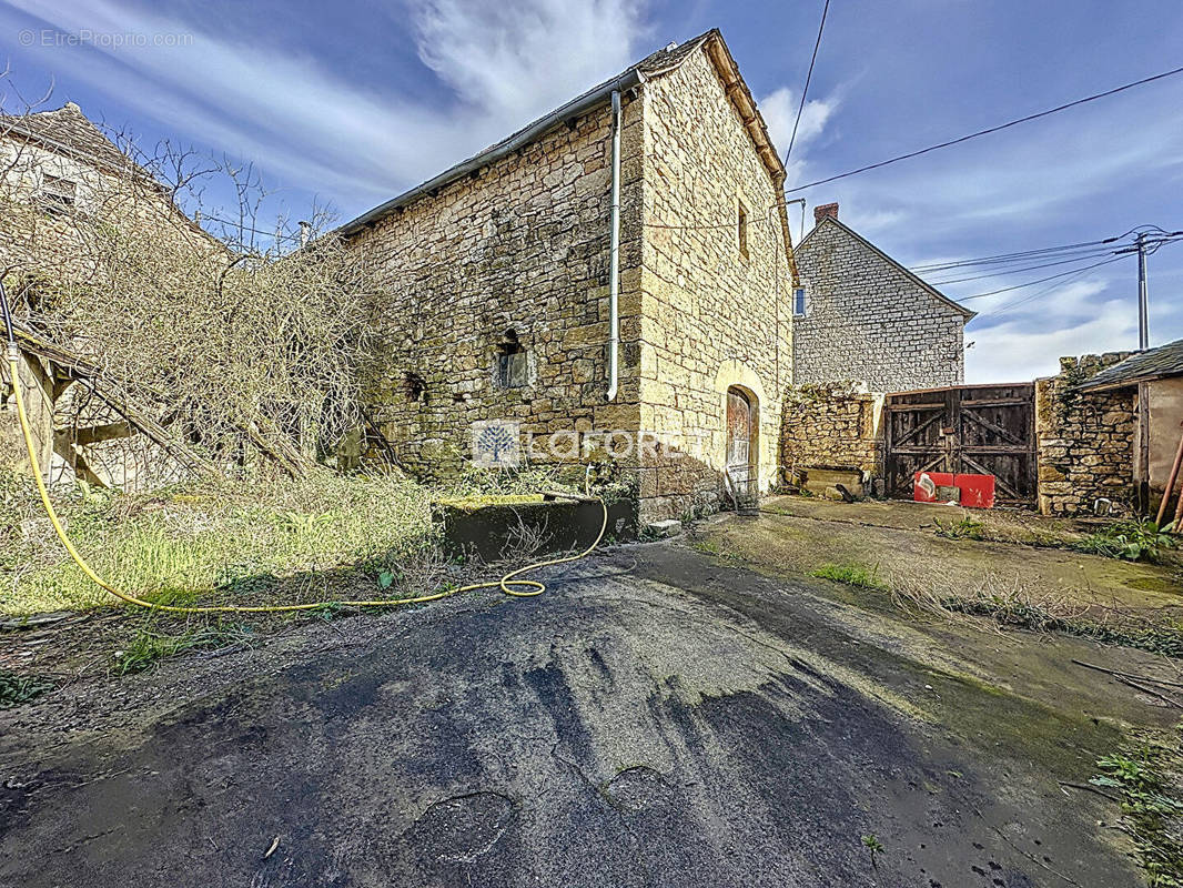 Maison à COUBISOU