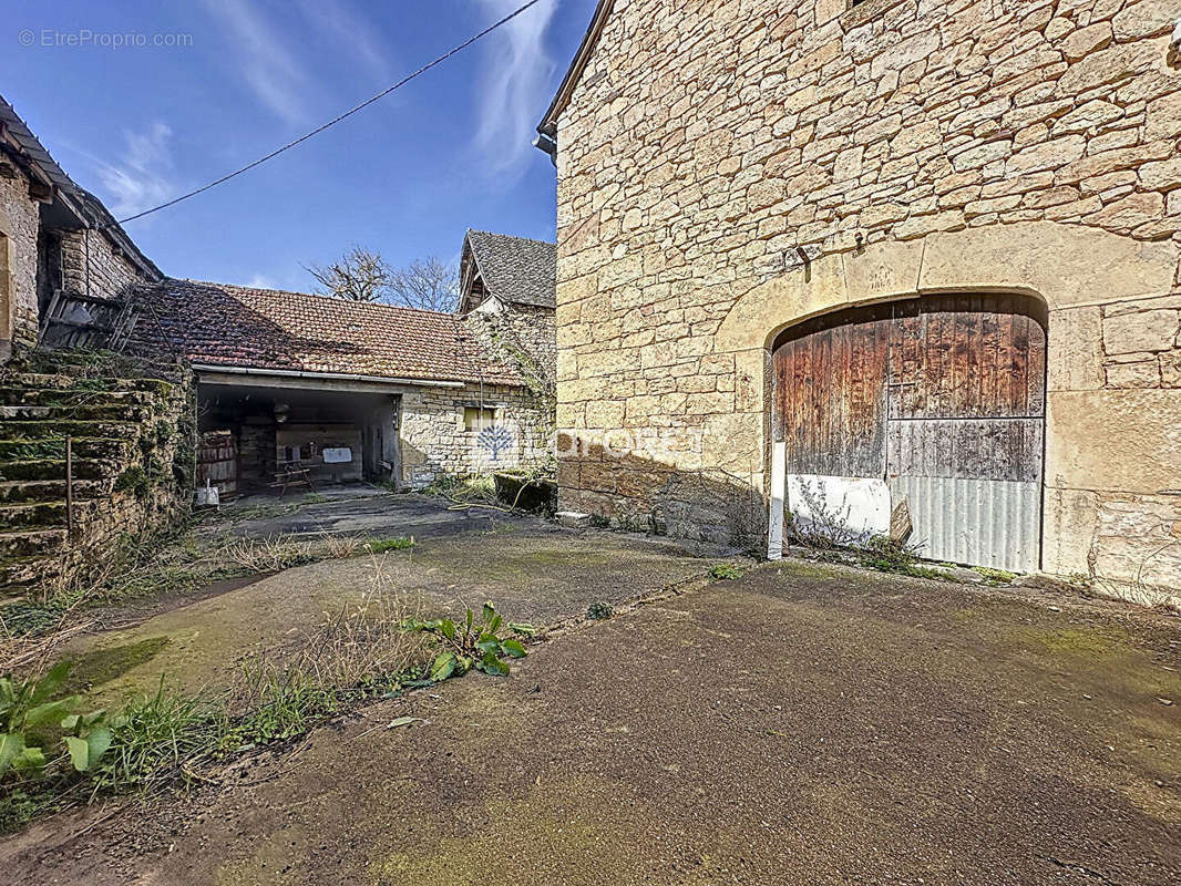 Maison à COUBISOU