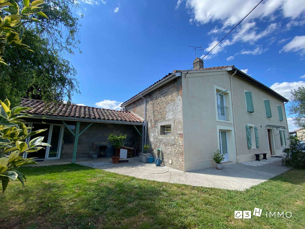 Maison à SAINT-ELIX-LE-CHATEAU