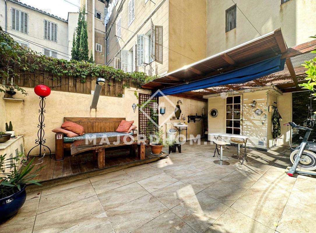 Appartement à MARSEILLE-1E