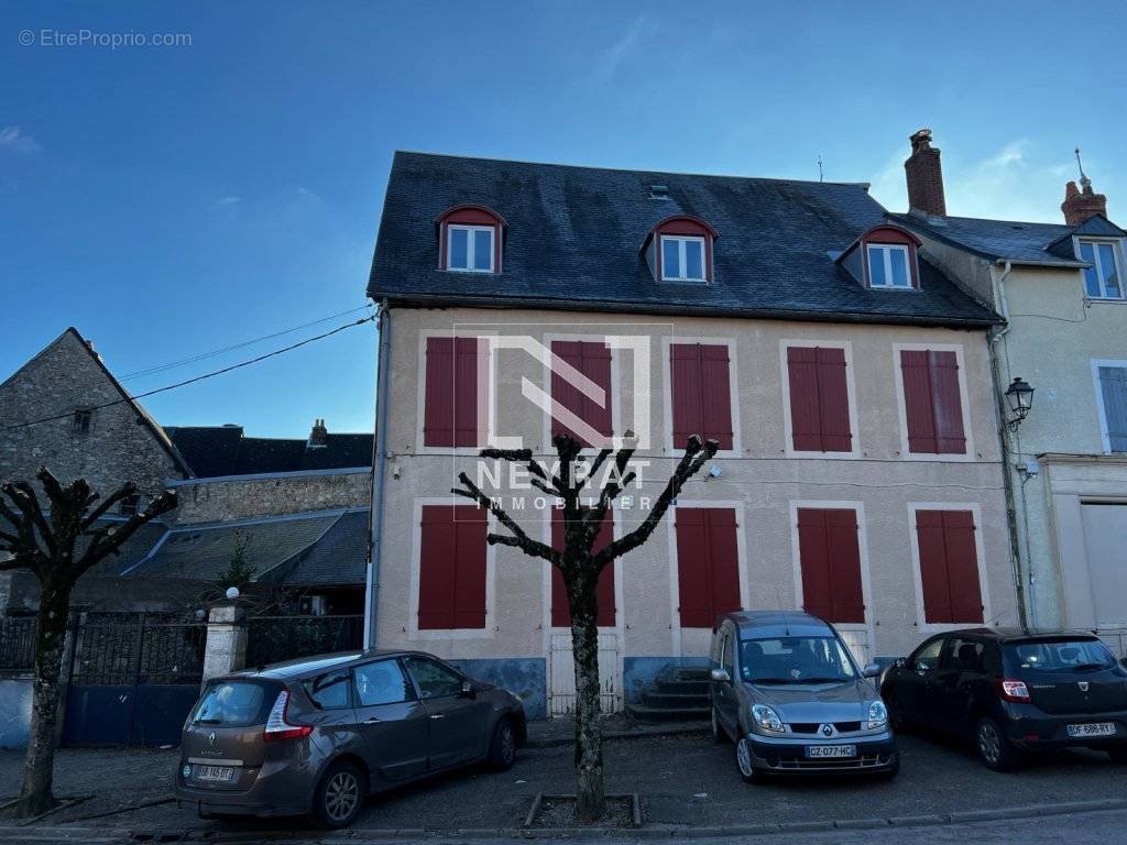 Appartement à CHATEAU-CHINON(VILLE)