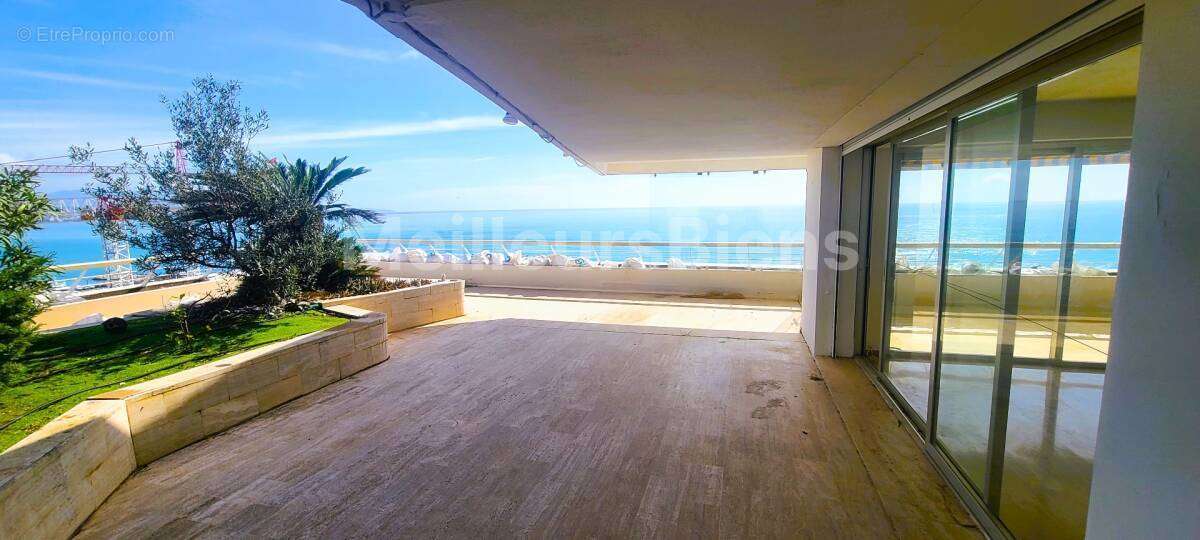 Appartement à VILLENEUVE-LOUBET