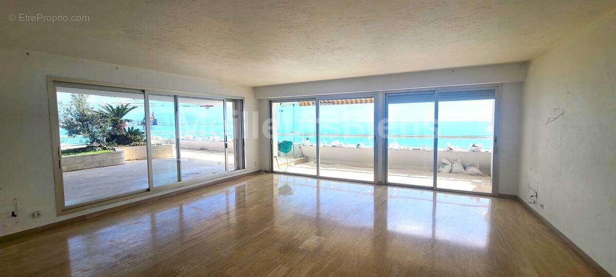 Appartement à VILLENEUVE-LOUBET