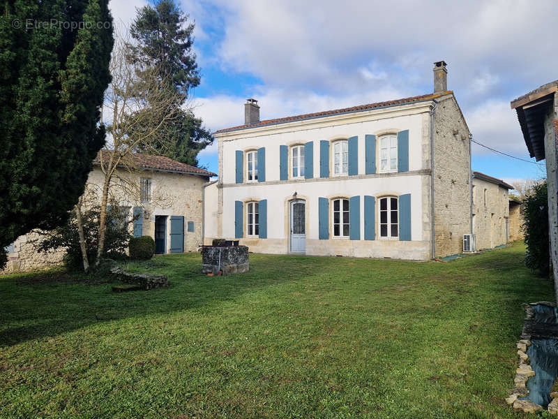 Maison à SAINT-SAVINIEN