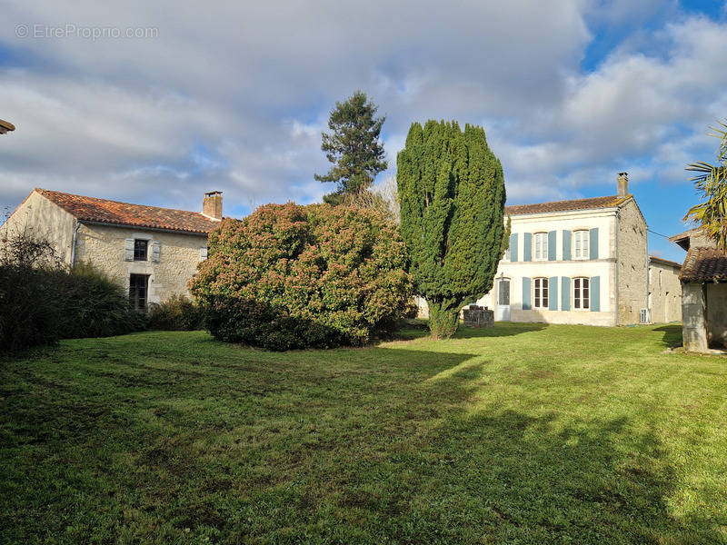 Maison à SAINT-SAVINIEN