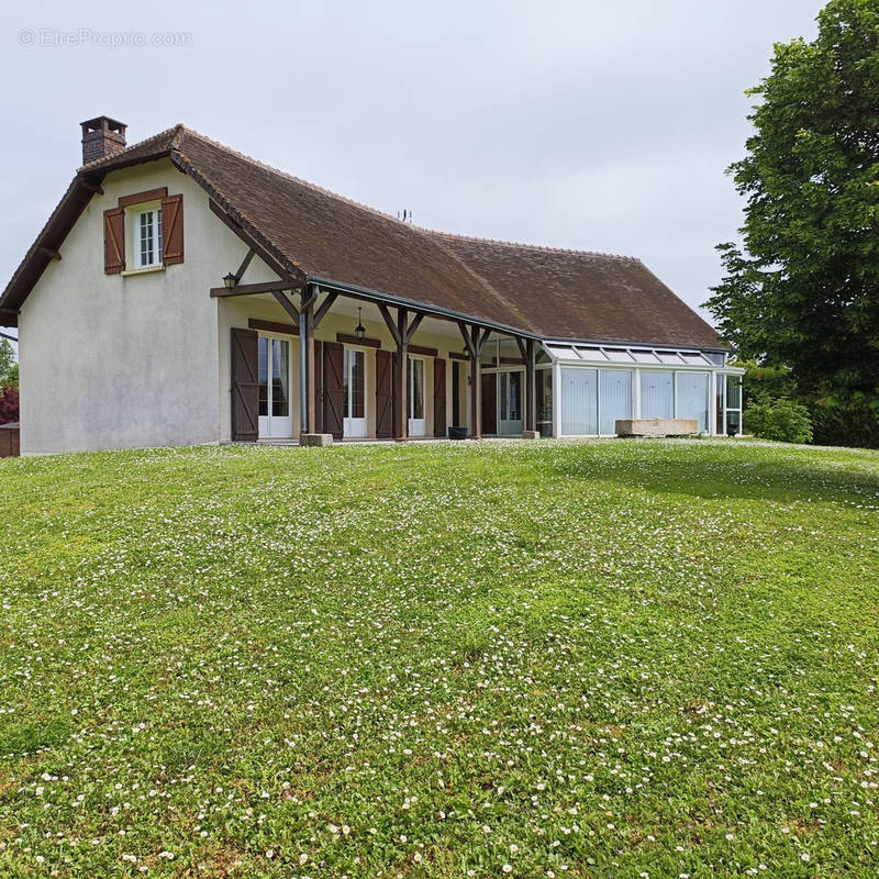 Maison à MAIZIERES-LA-GRANDE-PAROISSE