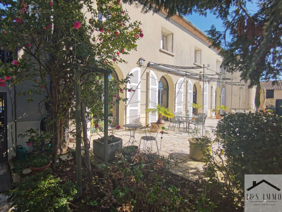 Maison à CHASSENEUIL-SUR-BONNIEURE