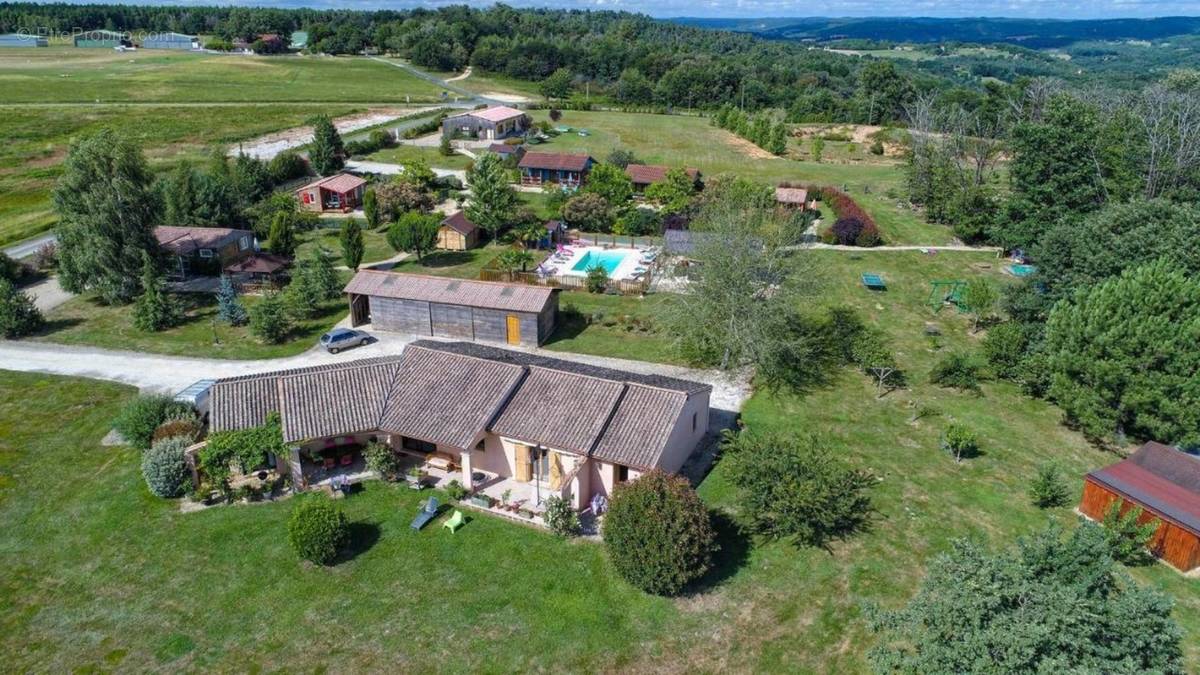 Ensemble maison et 5 chalets - Maison à PROISSANS