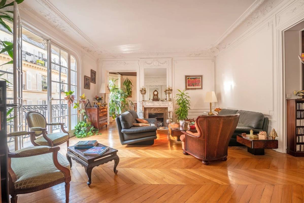 Appartement à PARIS-16E