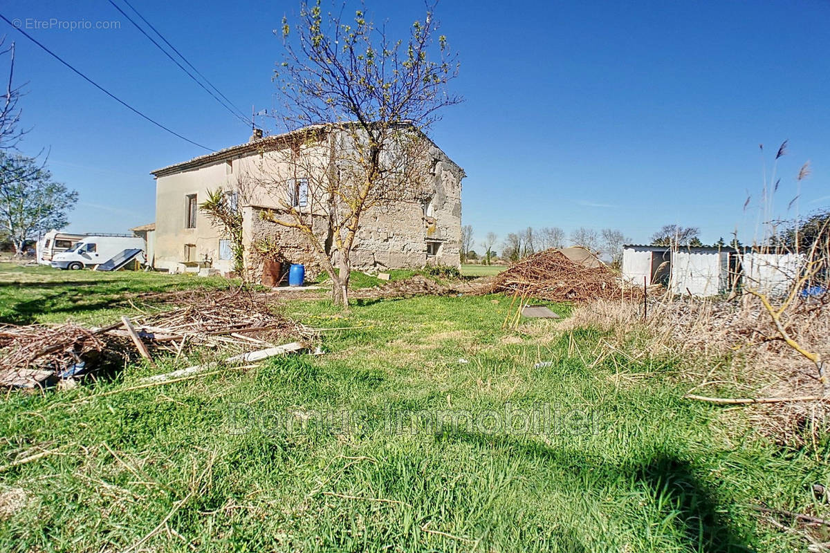 Maison à ENTRAIGUES-SUR-LA-SORGUE