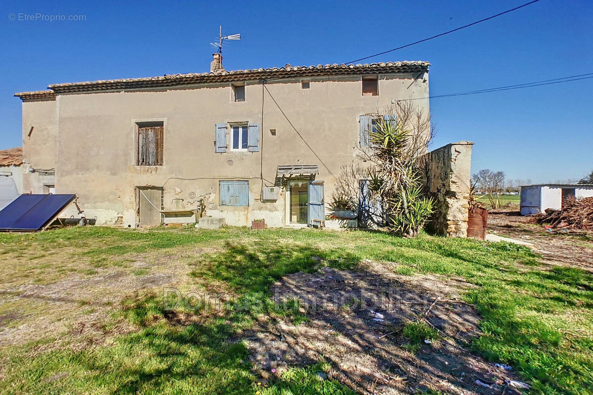 Maison à ENTRAIGUES-SUR-LA-SORGUE