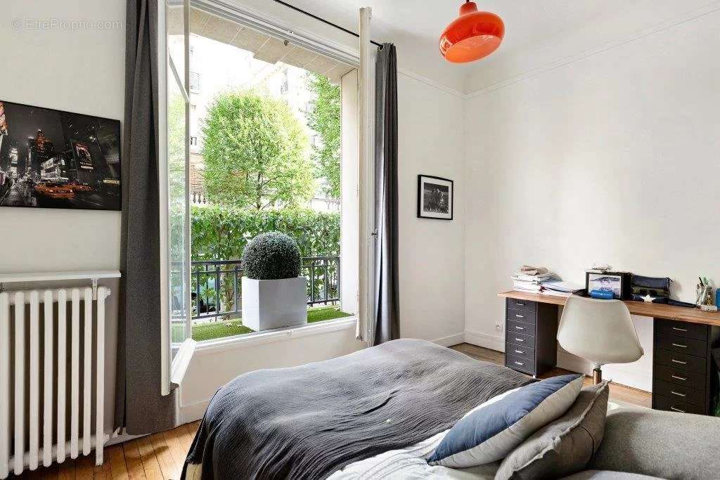 Appartement à NEUILLY-SUR-SEINE