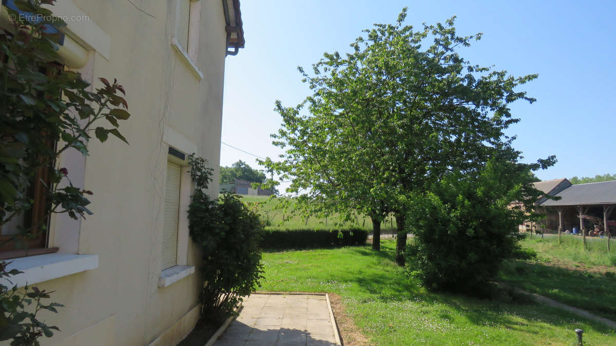 Maison à HAUTEFORT