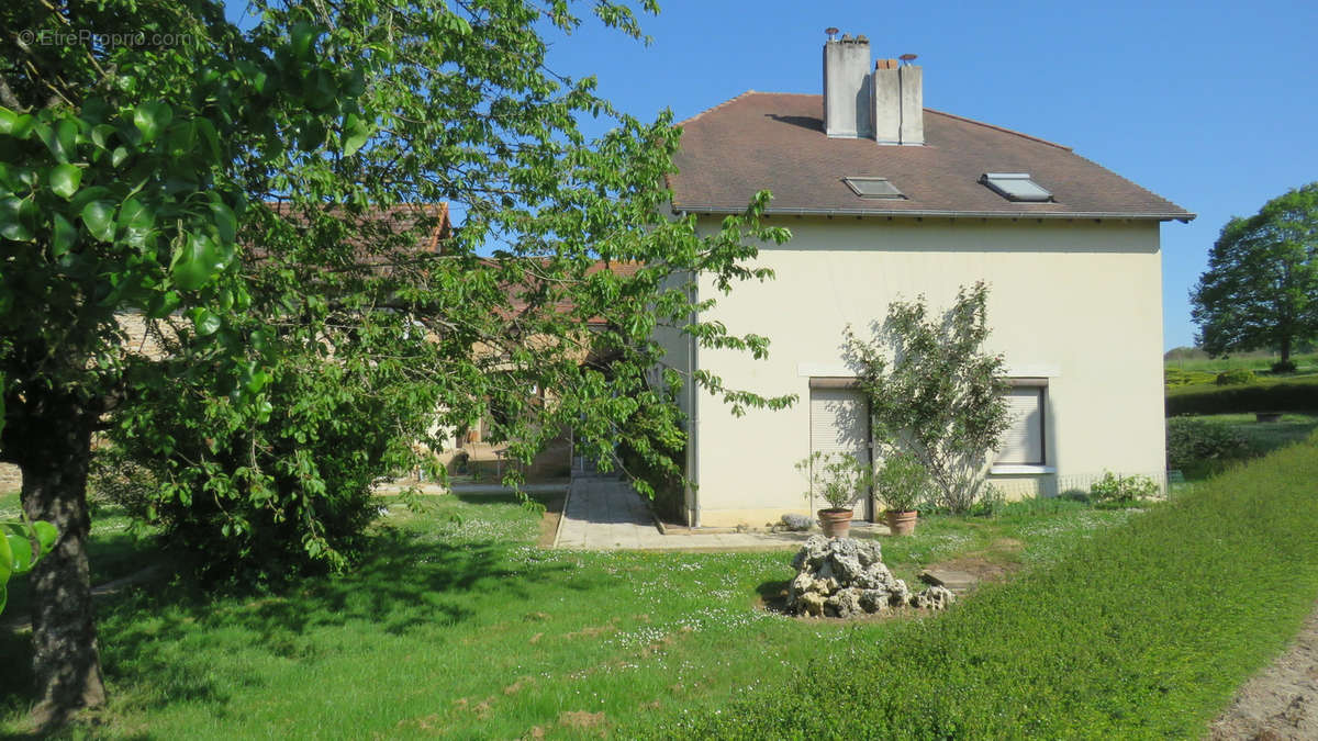 Maison à HAUTEFORT