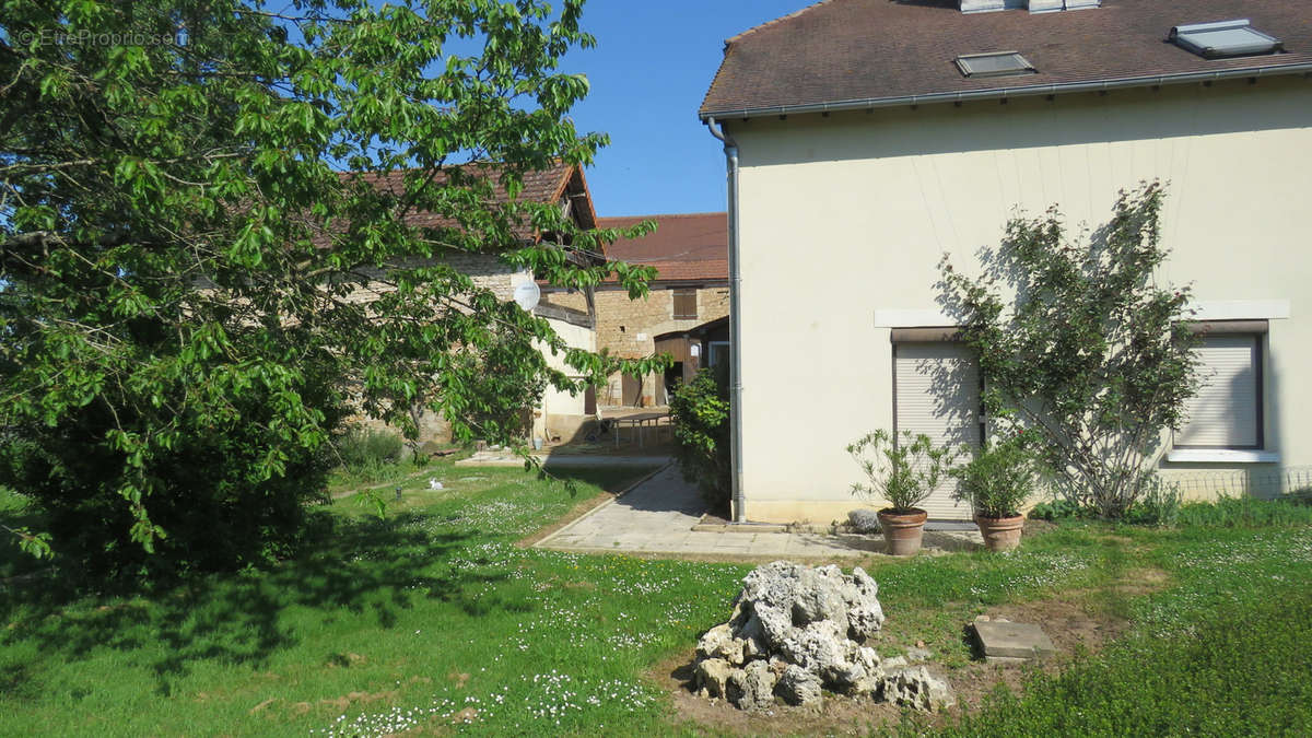 Maison à HAUTEFORT