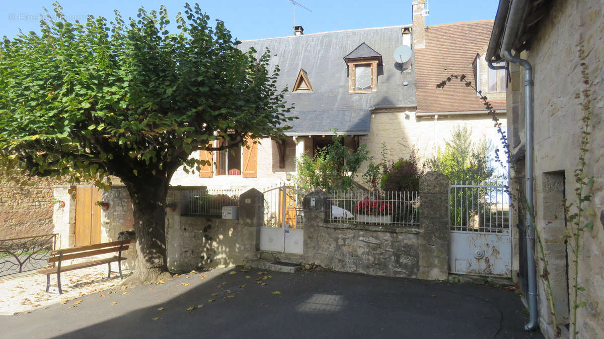 Maison à CHERVEIX-CUBAS