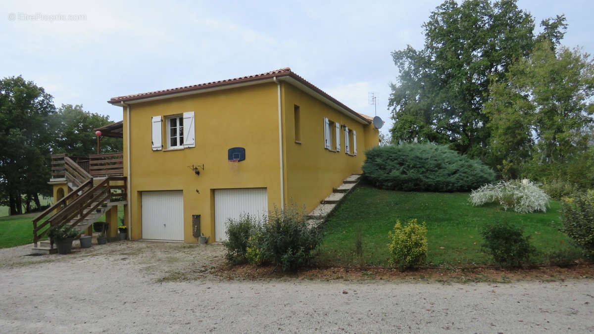 Maison à HAUTEFORT