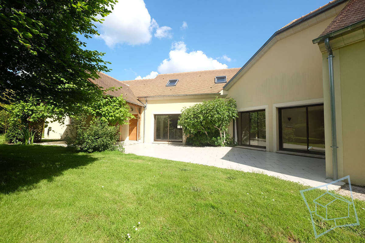 Maison à DAMPIERRE-EN-YVELINES