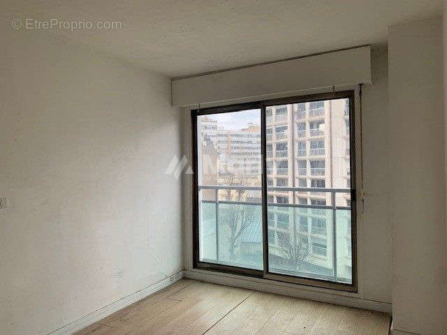 Chambre - Appartement à PARIS-20E