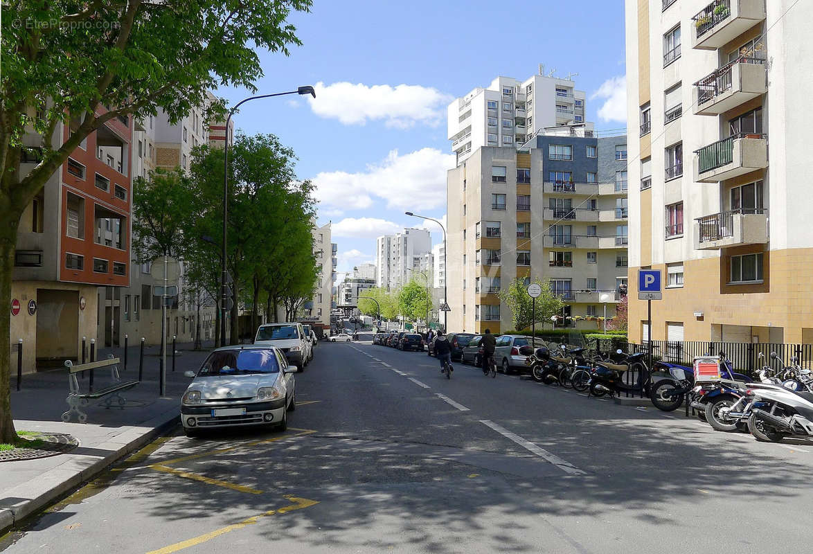 VUE RUE  - Appartement à PARIS-20E