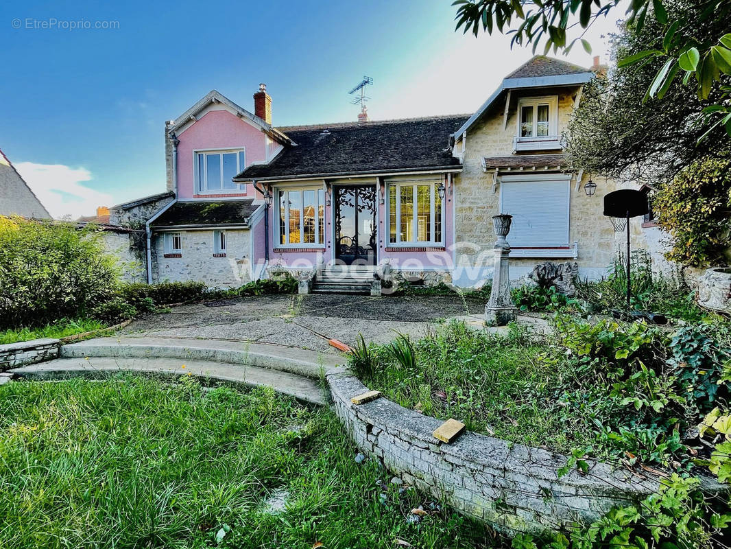 Maison à JOUY-LE-MOUTIER