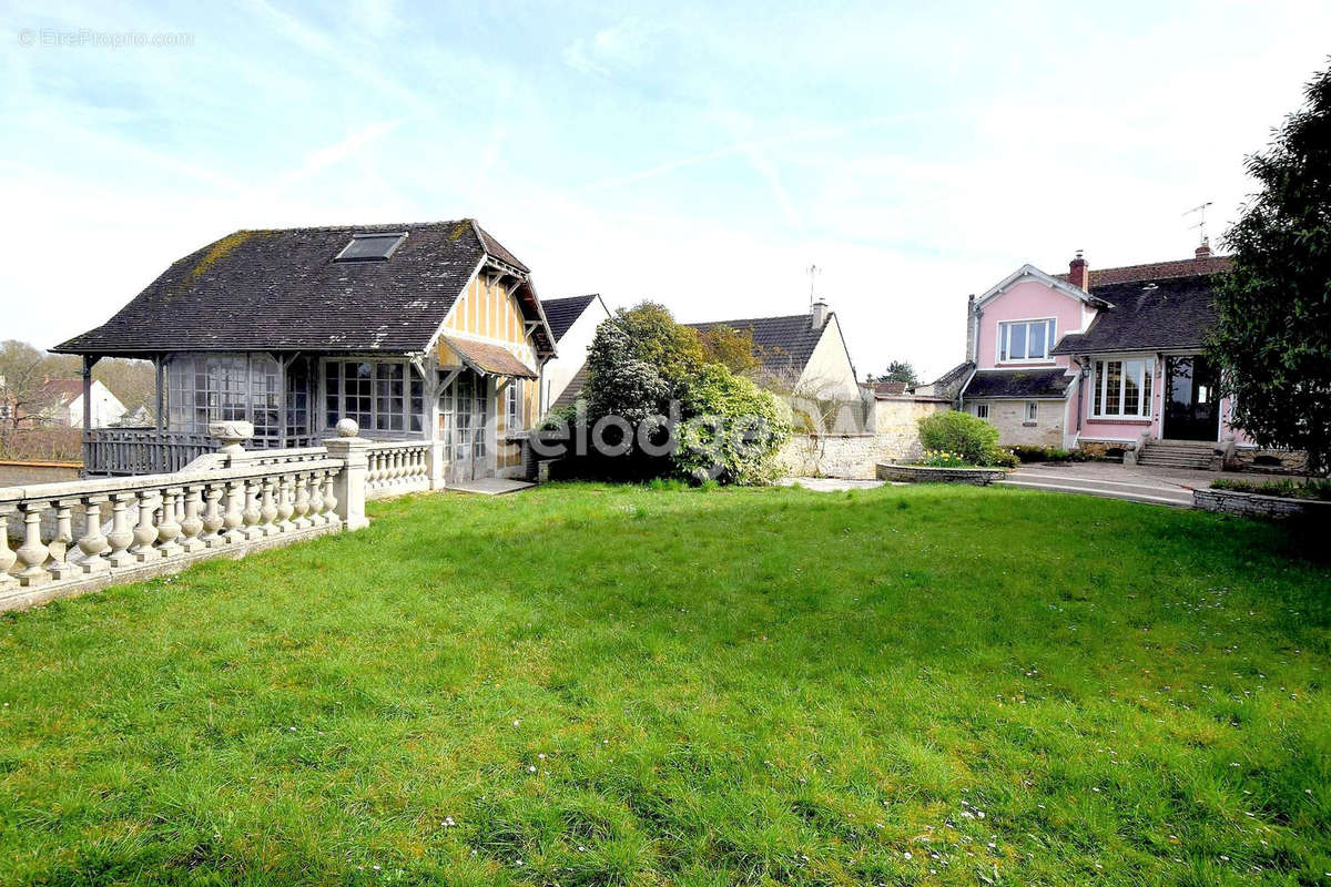 Maison à JOUY-LE-MOUTIER