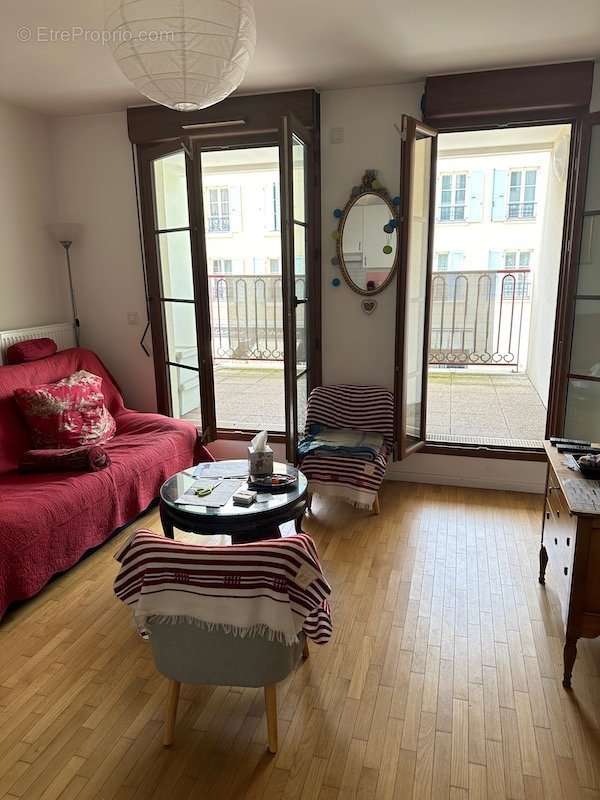 Appartement à BUC