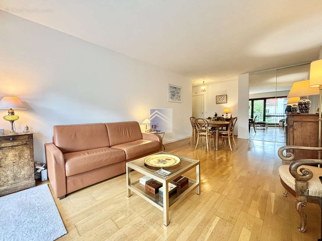 Appartement à COURBEVOIE