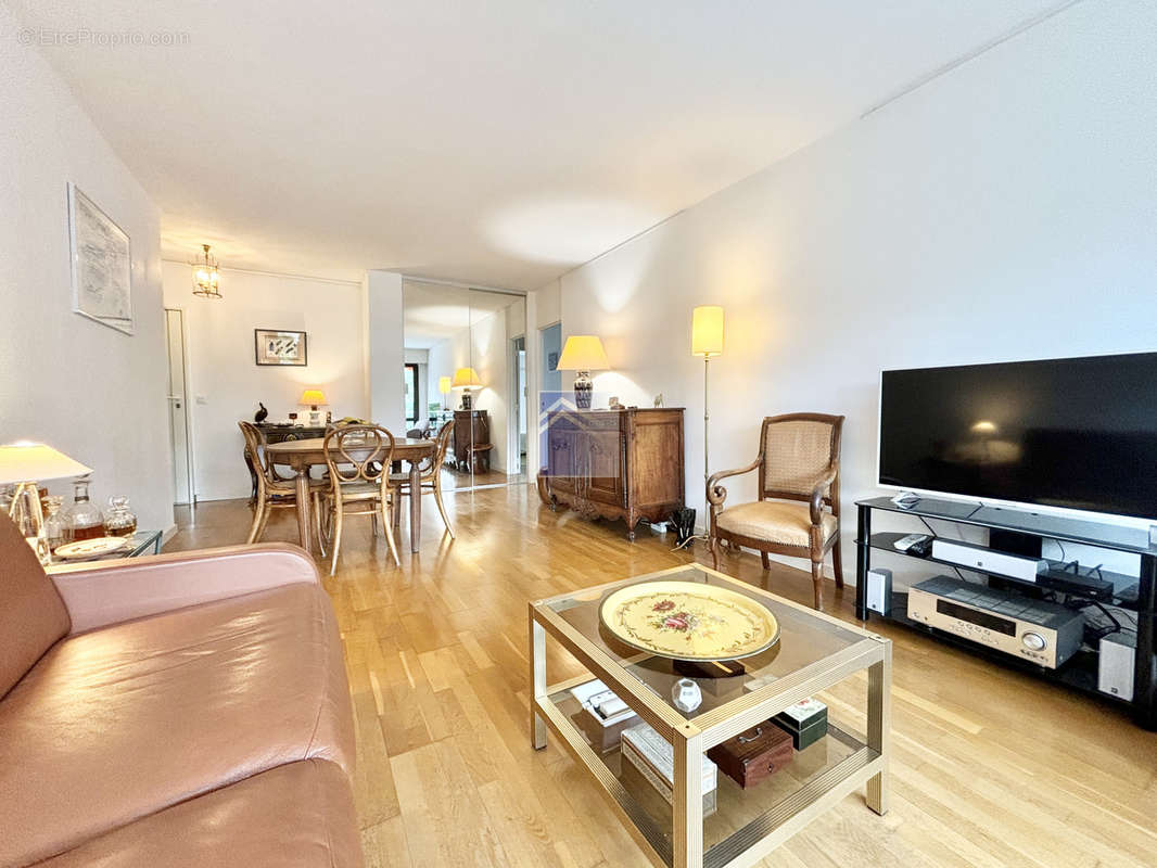 Appartement à COURBEVOIE