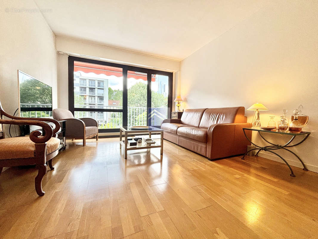 Appartement à COURBEVOIE