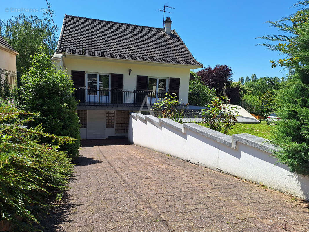 Maison à BOUSSY-SAINT-ANTOINE