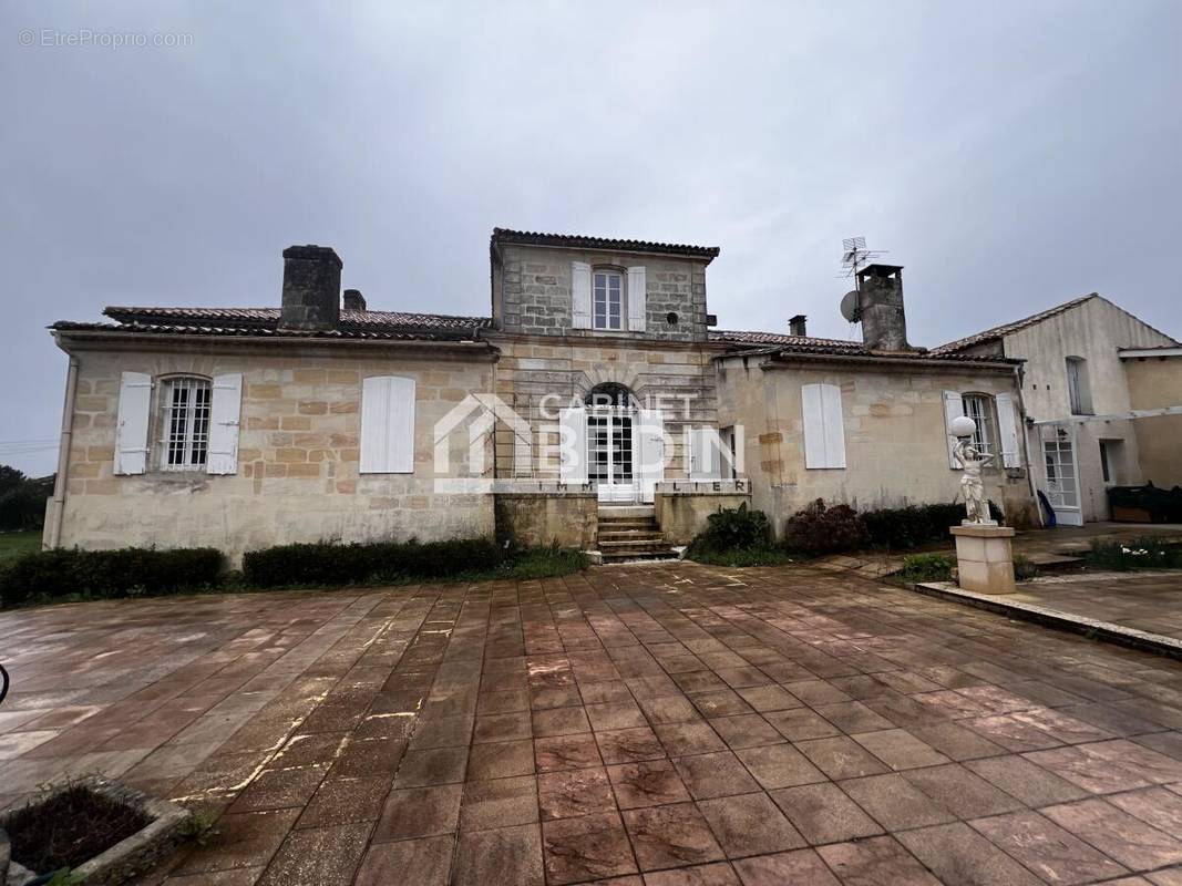 Maison à AMBARES-ET-LAGRAVE