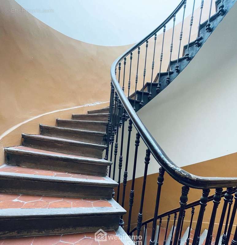 Escalier commun en tomettes - Appartement à SETE