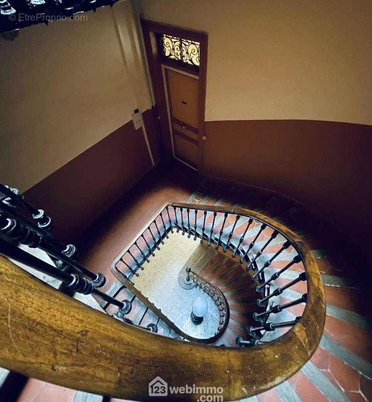 Escalier commun en tomettes - Appartement à SETE