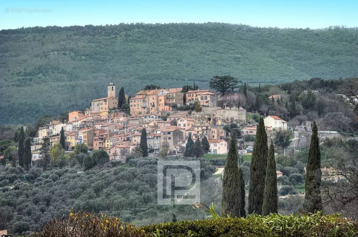 Maison à CHATEAUNEUF-GRASSE