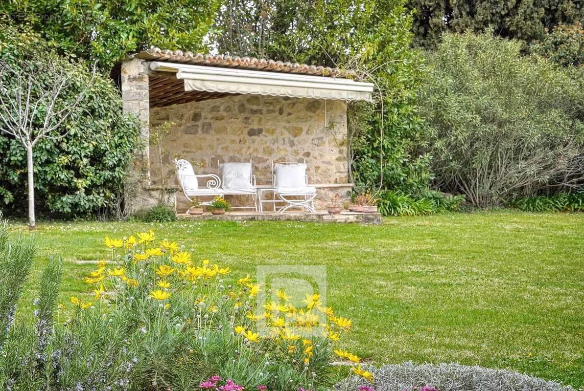 Maison à CHATEAUNEUF-GRASSE