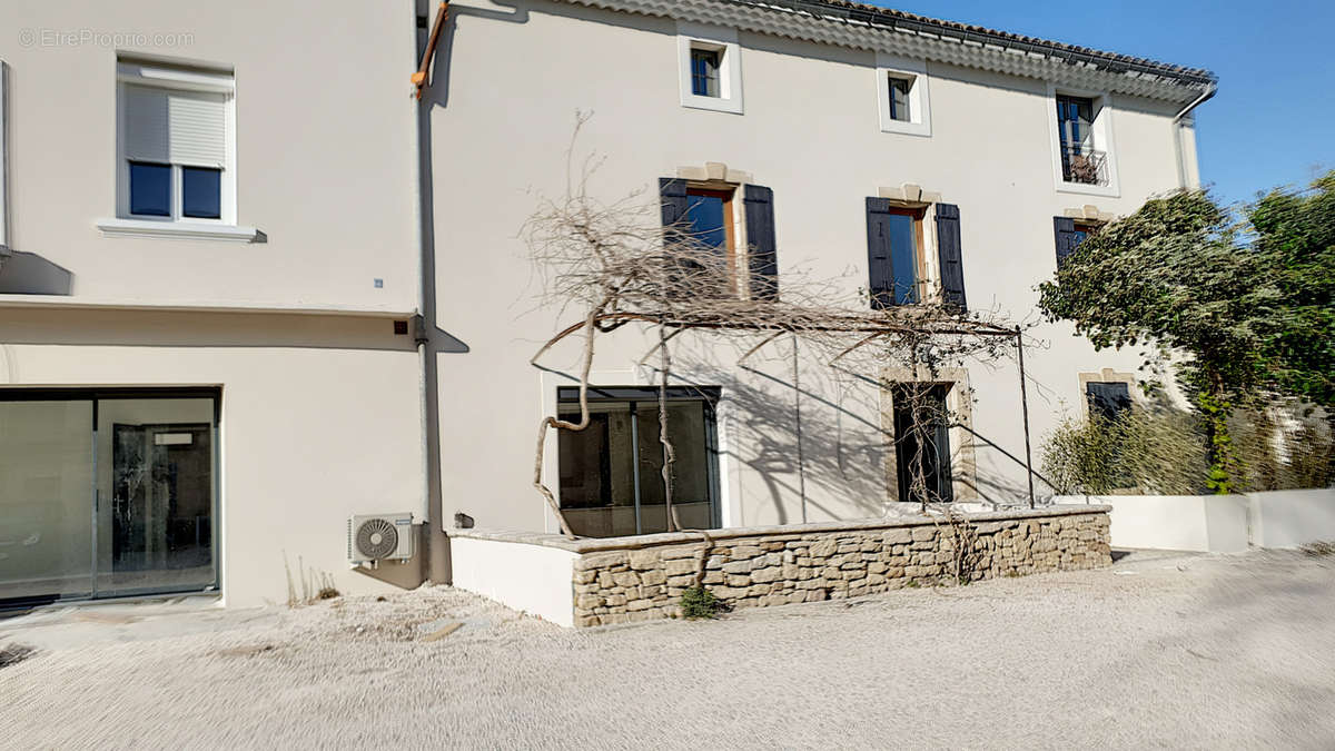 Appartement à CAMARET-SUR-AIGUES