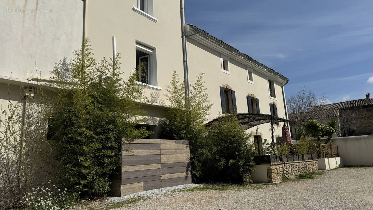 Appartement à CAMARET-SUR-AIGUES