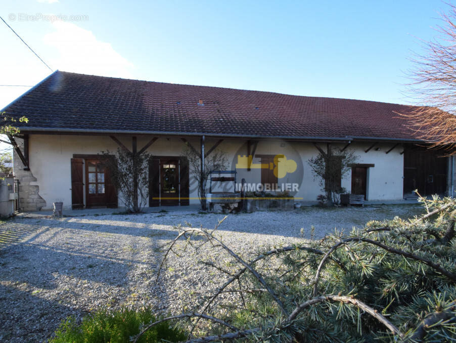 Maison à PIERRE-DE-BRESSE