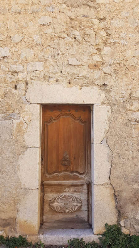 Maison à LA ROCHE-SUR-LE-BUIS