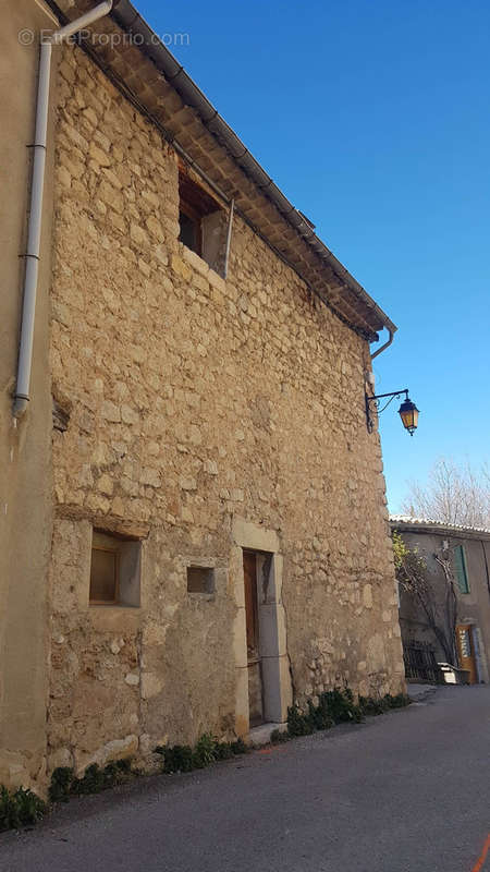 Maison à LA ROCHE-SUR-LE-BUIS