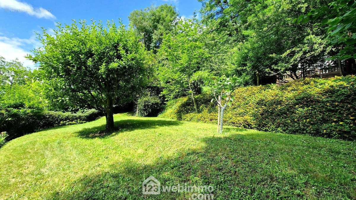 Erigé sur un terrain de 1900 m² - Maison à LAON