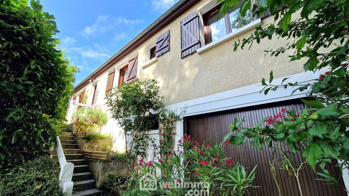 Pavillon individuel sur sous-sol complet - Maison à LAON