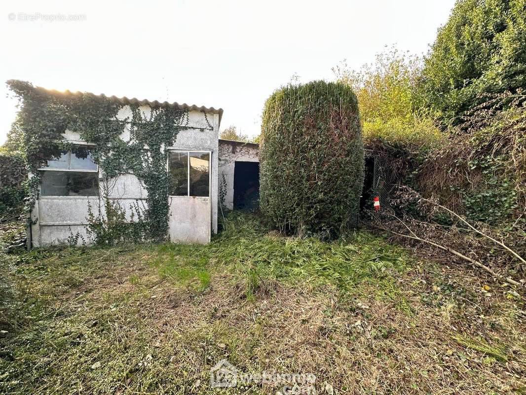 Vous disposez d&#039;un bâtiment - Terrain à CHAILLEVOIS