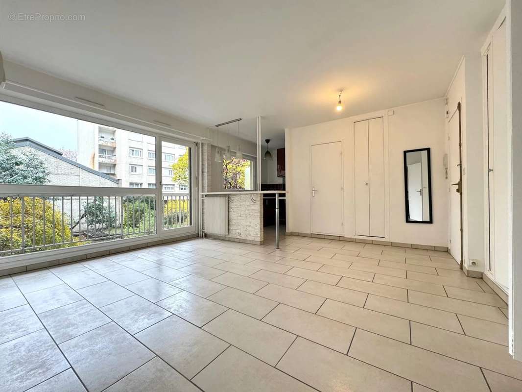 Appartement à COURBEVOIE