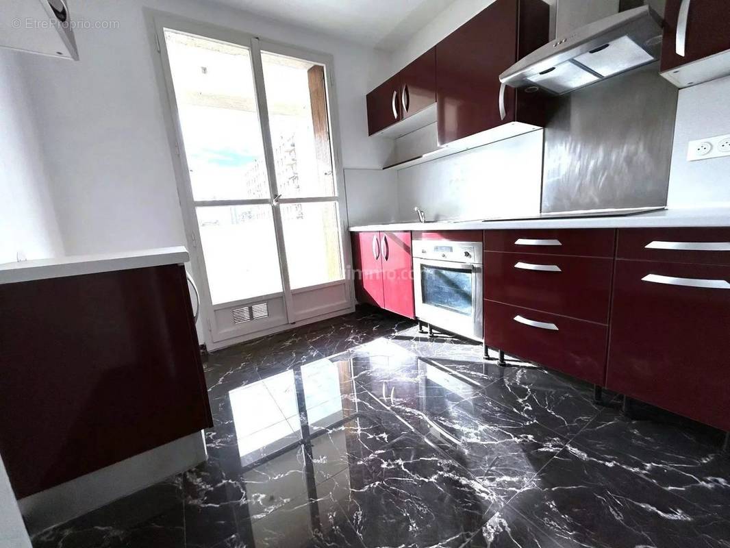 Appartement à MARSEILLE-4E